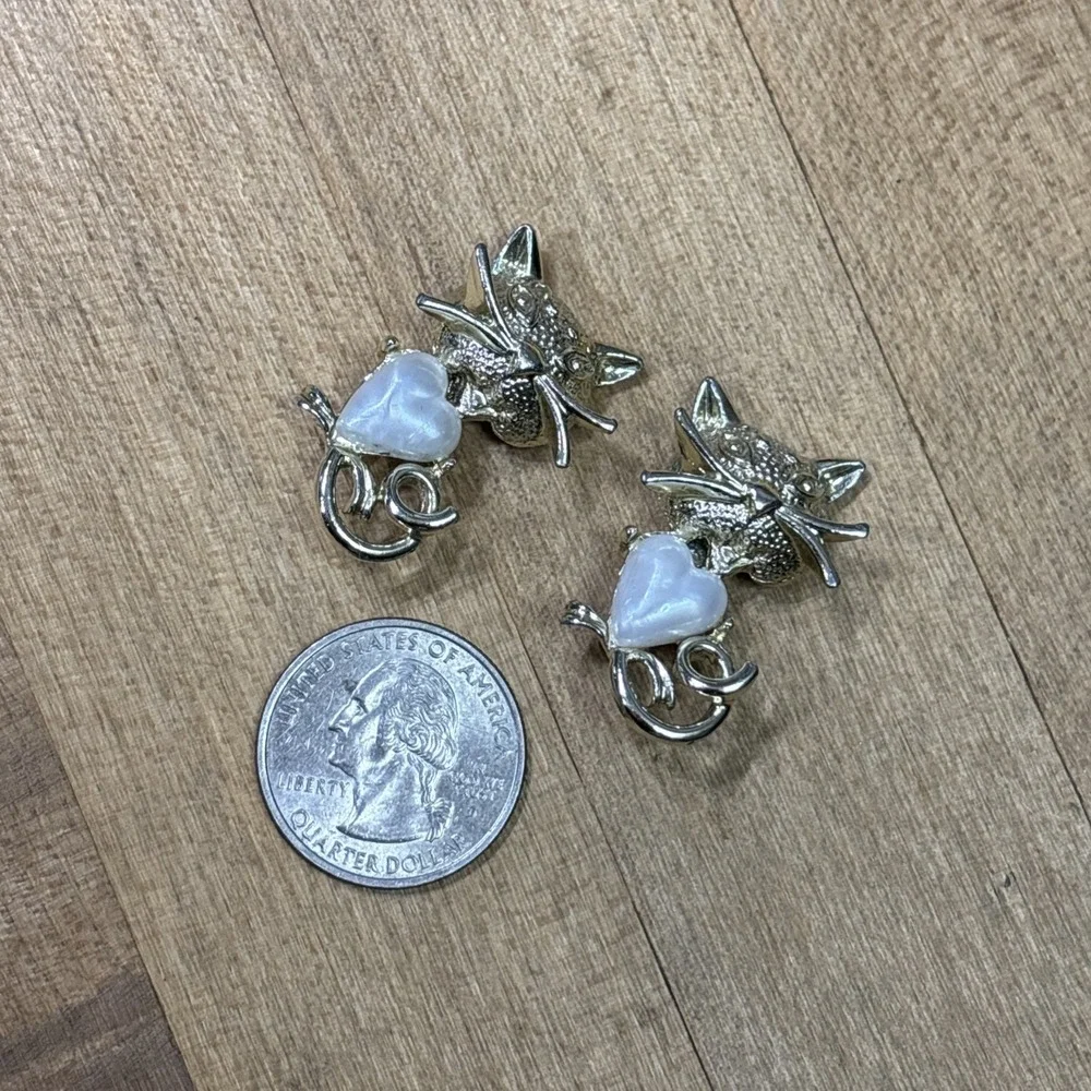Vintage AJMC Style Twin Cat Brooch Pins Silver Tone White Heart Kitty Pair